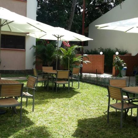 Indiana Beach Apartments Bamburi Esterno foto