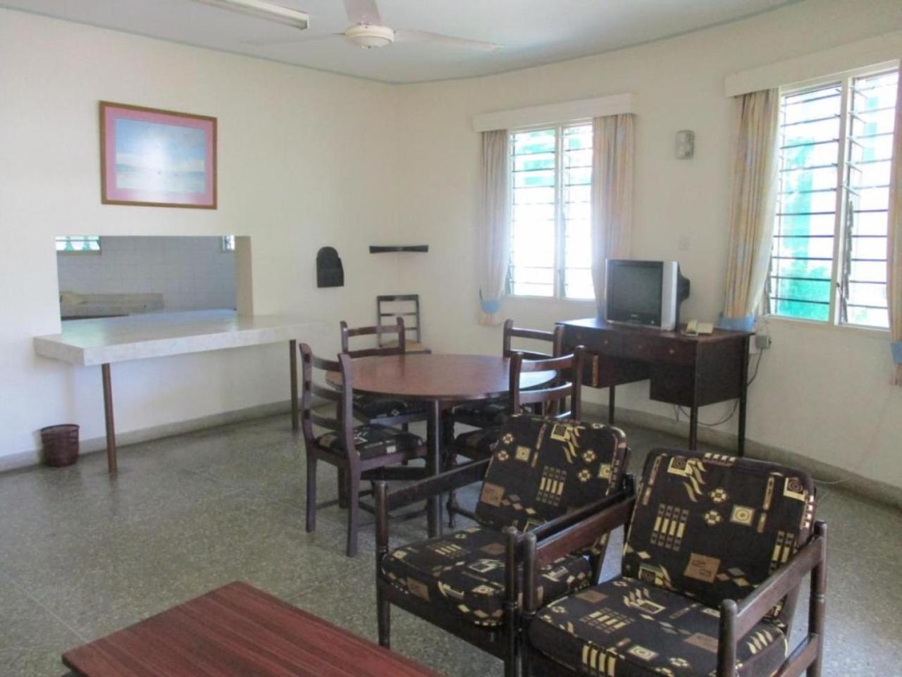 Indiana Beach Apartments Bamburi Esterno foto
