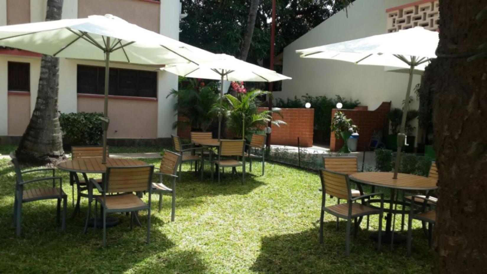 Indiana Beach Apartments Bamburi Esterno foto