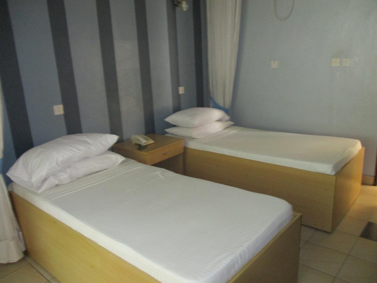 Indiana Beach Apartments Bamburi Esterno foto