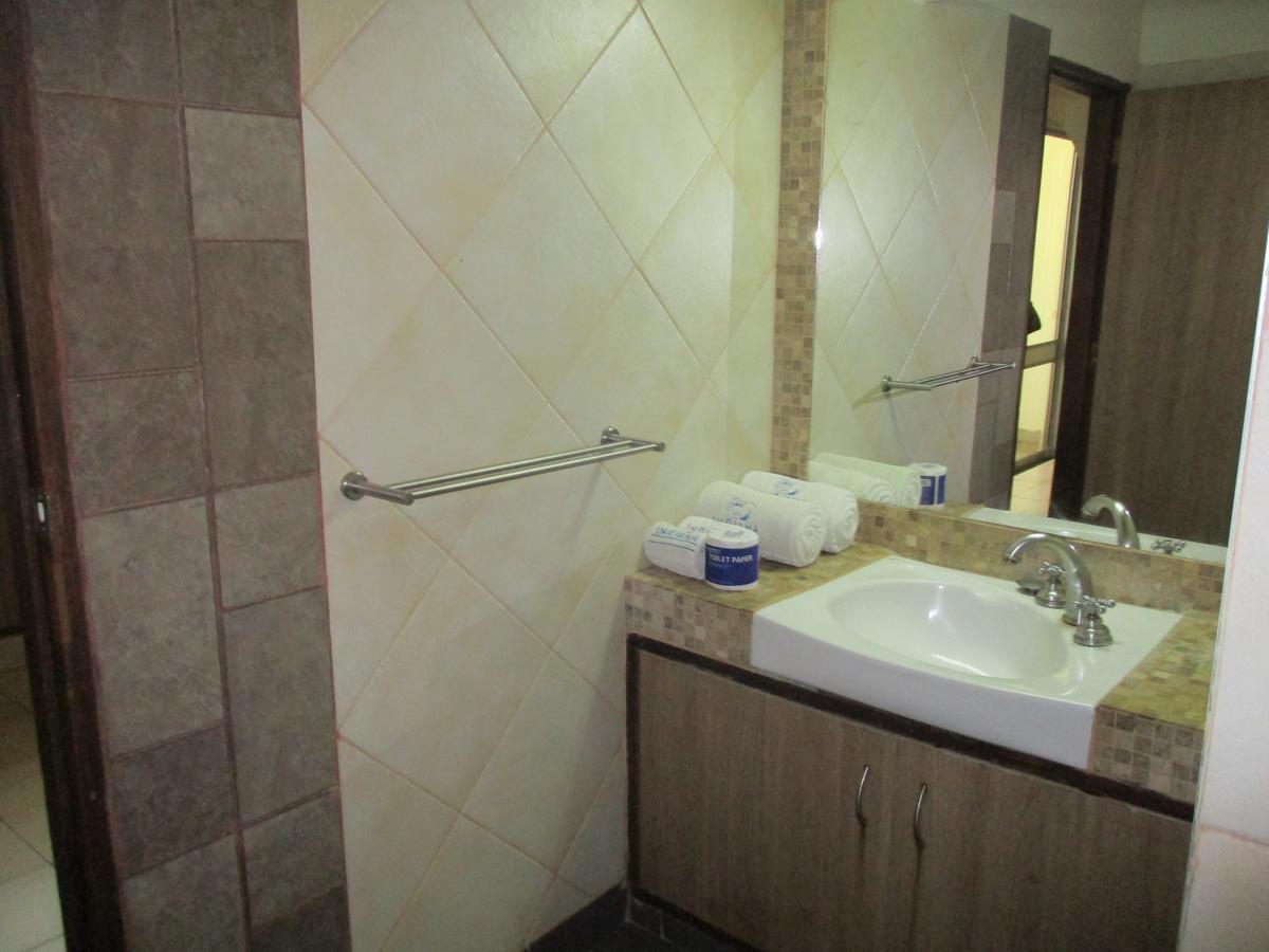 Indiana Beach Apartments Bamburi Esterno foto