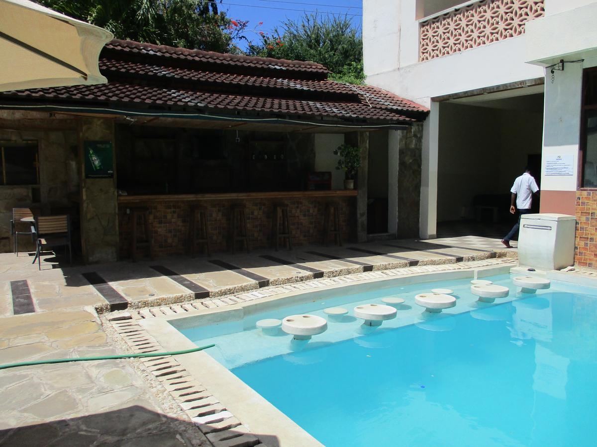 Indiana Beach Apartments Bamburi Esterno foto