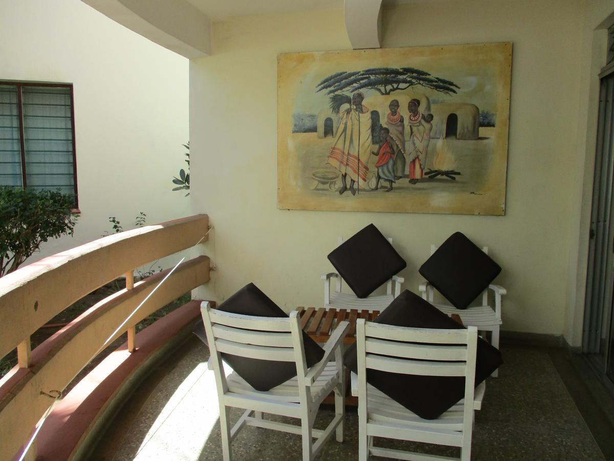 Indiana Beach Apartments Bamburi Esterno foto